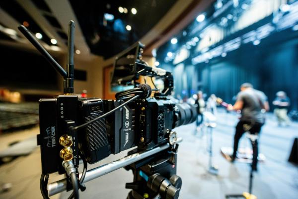 Professzionális (broadcast) videófelvétel és élő közvetítés